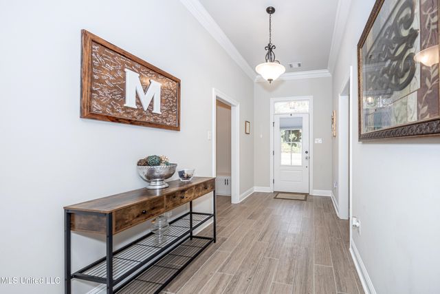 6995 Osprey Drive, Ocean Springs, MS 39564