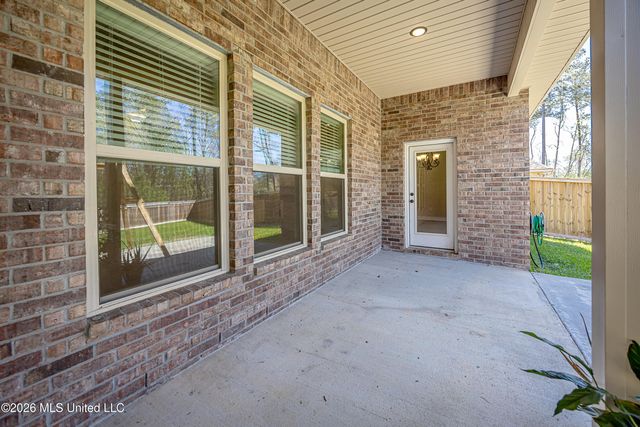 6995 Osprey Drive, Ocean Springs, MS 39564