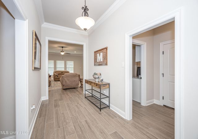 6995 Osprey Drive, Ocean Springs, MS 39564