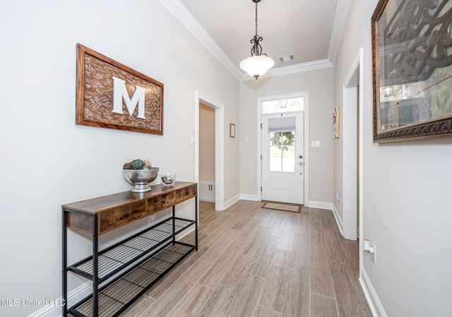 6995 Osprey Drive, Ocean Springs, MS 39564