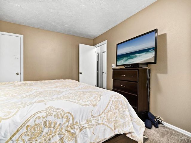 635 E Autumn Dr, Pueblo West, CO 81007