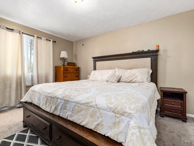 635 E Autumn Dr, Pueblo West, CO 81007