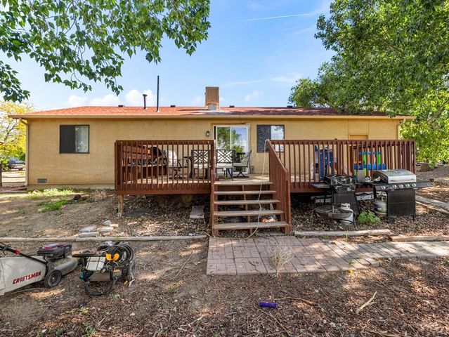 635 E Autumn Dr, Pueblo West, CO 81007