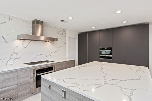 16 Nicholson Dr, Chatham Twp., NJ 07928