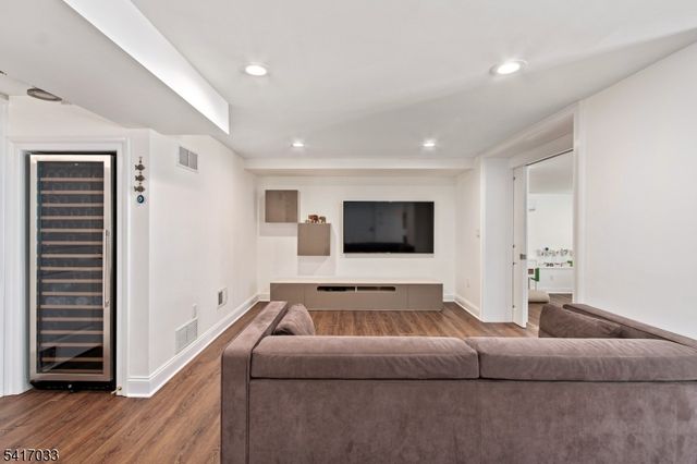 16 Nicholson Dr, Chatham Twp., NJ 07928