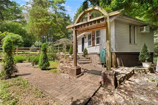 8570 Seneca Drive NE, Georgetown, IN 47122