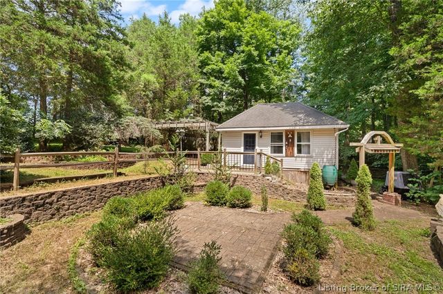 8570 Seneca Drive NE, Georgetown, IN 47122
