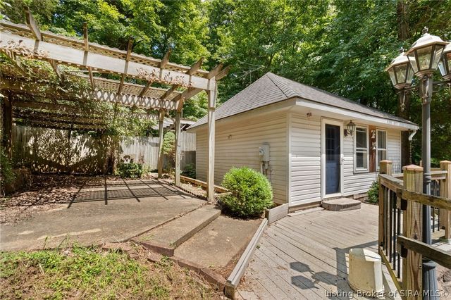 8570 Seneca Drive NE, Georgetown, IN 47122