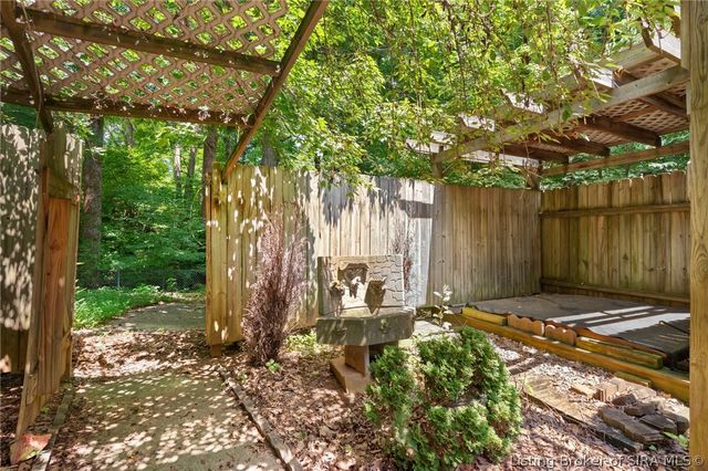 8570 Seneca Drive NE, Georgetown, IN 47122