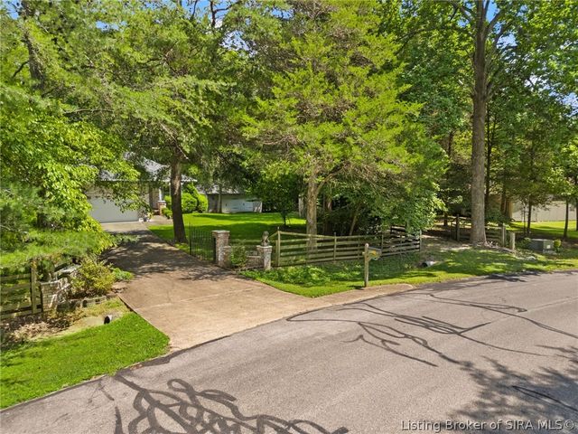 8570 Seneca Drive NE, Georgetown, IN 47122