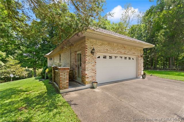 8570 Seneca Drive NE, Georgetown, IN 47122