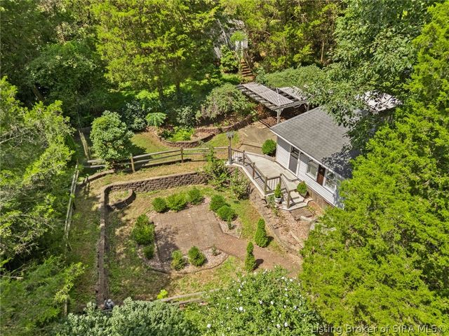8570 Seneca Drive NE, Georgetown, IN 47122
