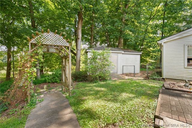 8570 Seneca Drive NE, Georgetown, IN 47122