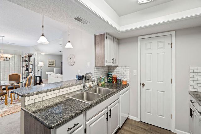 236 W GREEN MEADOWS RD, Columbia, MO 65203