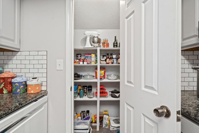 236 W GREEN MEADOWS RD, Columbia, MO 65203