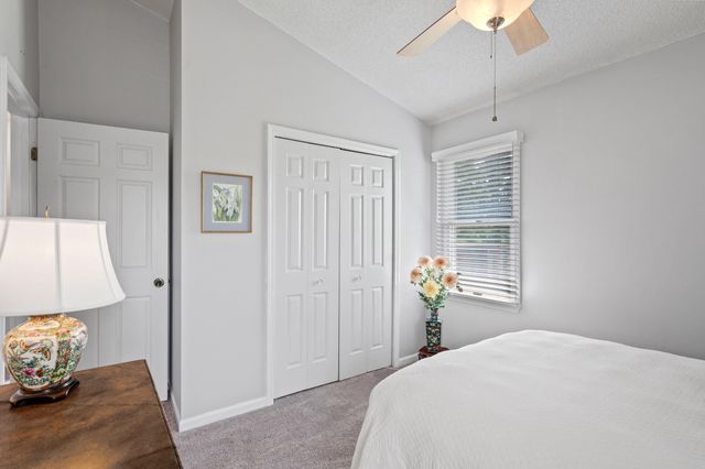 236 W GREEN MEADOWS RD, Columbia, MO 65203