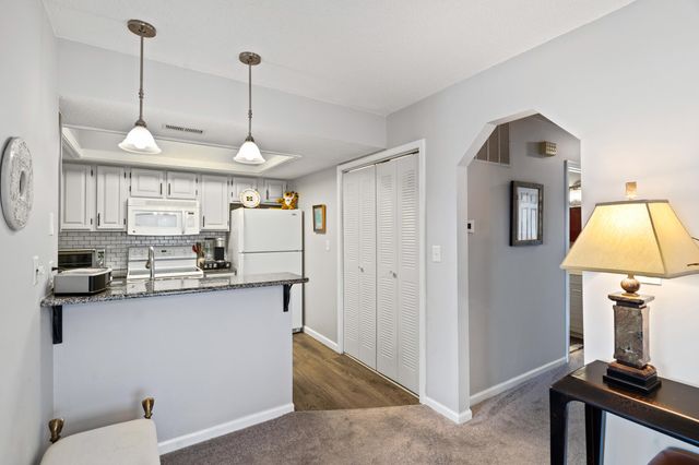 236 W GREEN MEADOWS RD, Columbia, MO 65203