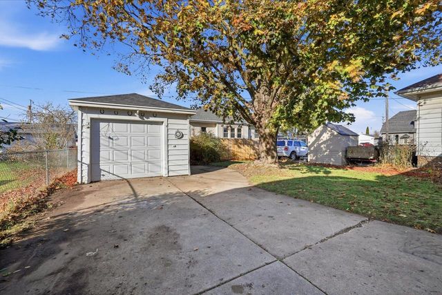 2816 Douglas AVENUE, Racine, WI 53402