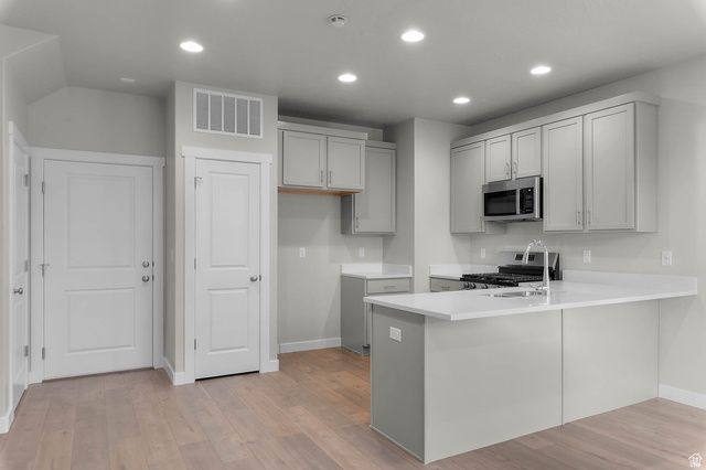 7802 W ALTA LN, Magna, UT 84044