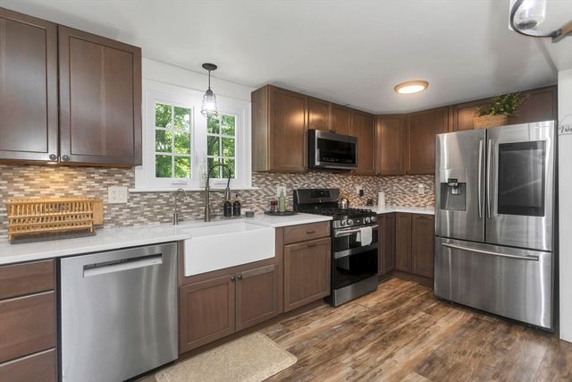 30 Cove Island Rd, South Hadley, MA 01075