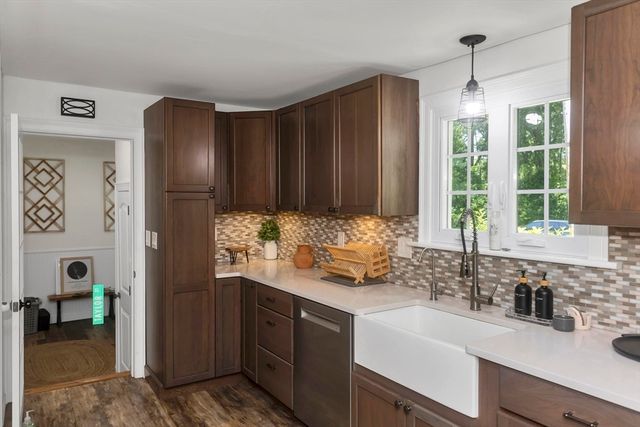 30 Cove Island Rd, South Hadley, MA 01075