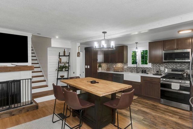 30 Cove Island Rd, South Hadley, MA 01075