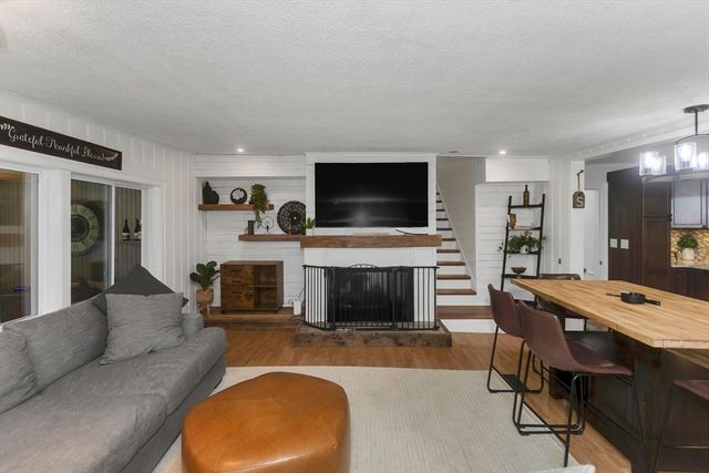 30 Cove Island Rd, South Hadley, MA 01075