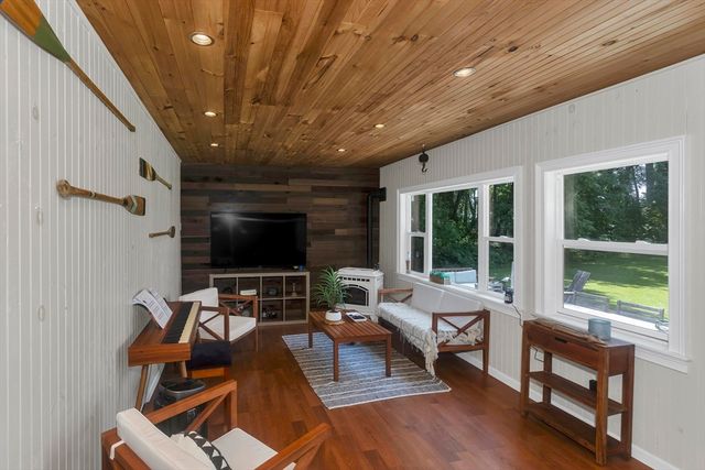 30 Cove Island Rd, South Hadley, MA 01075