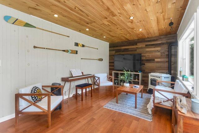 30 Cove Island Rd, South Hadley, MA 01075