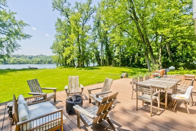 30 Cove Island Rd, South Hadley, MA 01075