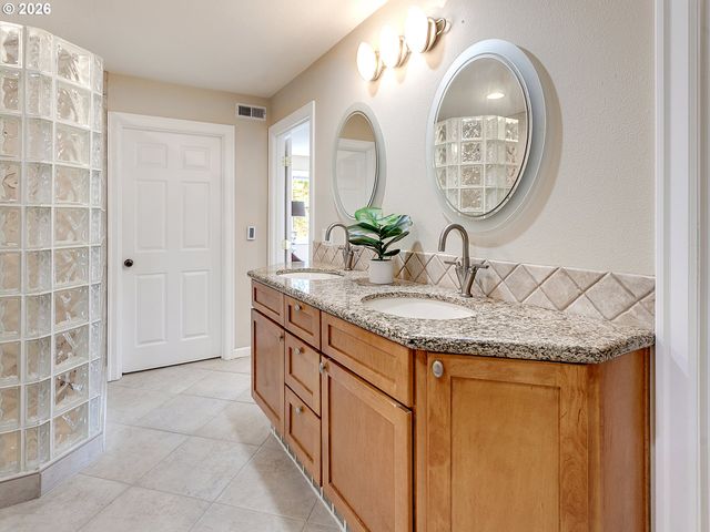 14740 Sw HAWK RIDGE Rd, Tigard, OR 97224