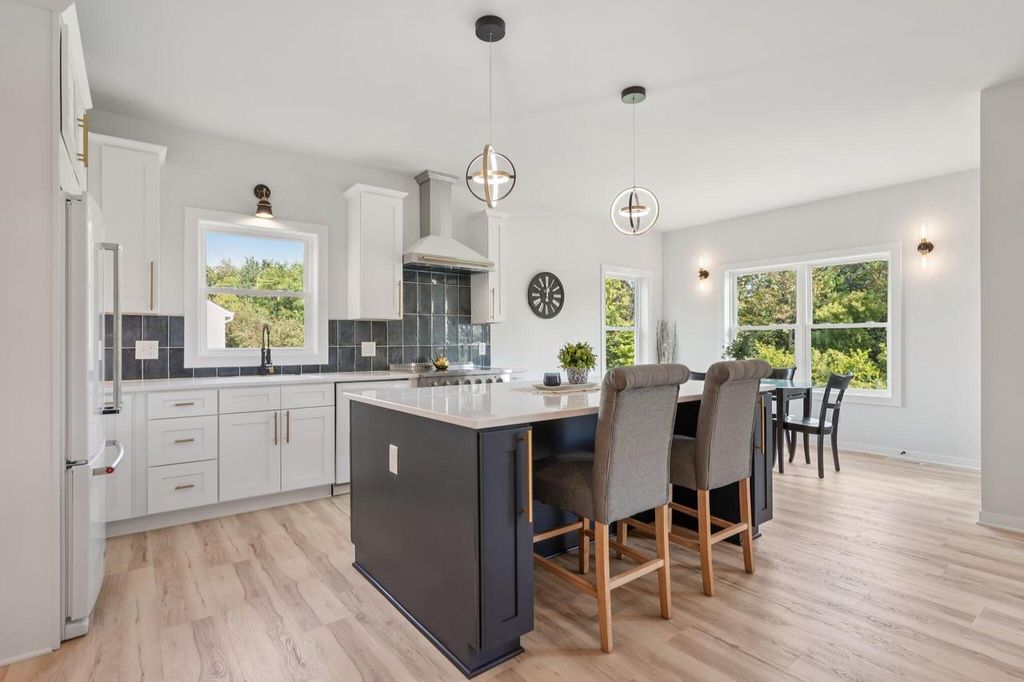 204 Pheasant LANE, West Bend, WI 53090