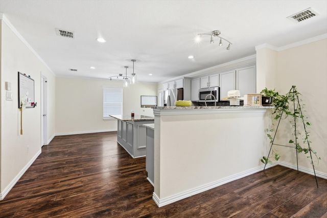 800 Poncho Lane, Fort Worth, TX 76052