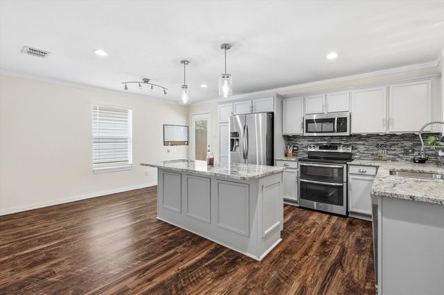 800 Poncho Lane, Fort Worth, TX 76052