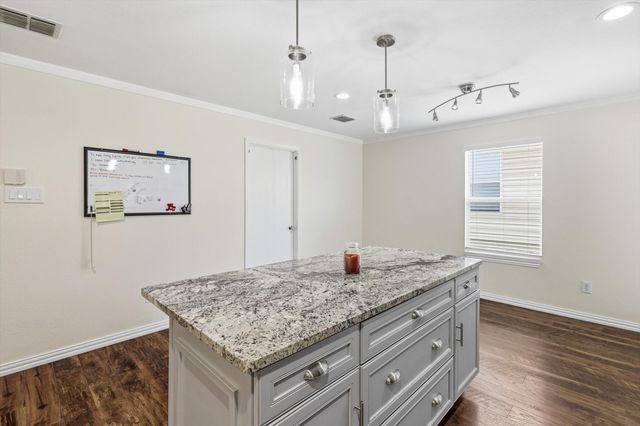 800 Poncho Lane, Fort Worth, TX 76052