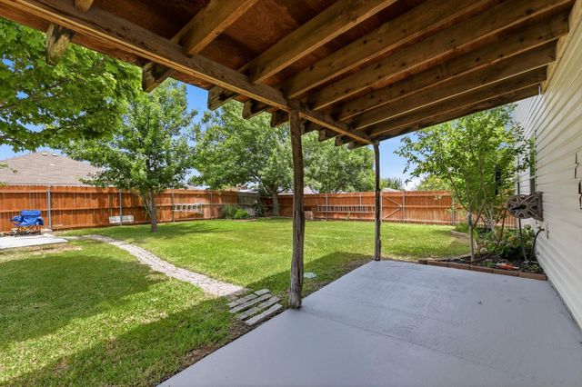 800 Poncho Lane, Fort Worth, TX 76052