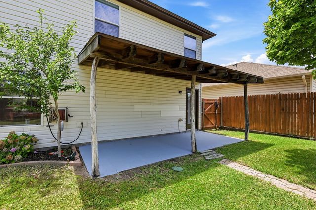 800 Poncho Lane, Fort Worth, TX 76052