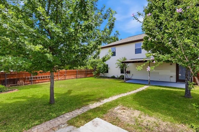 800 Poncho Lane, Fort Worth, TX 76052
