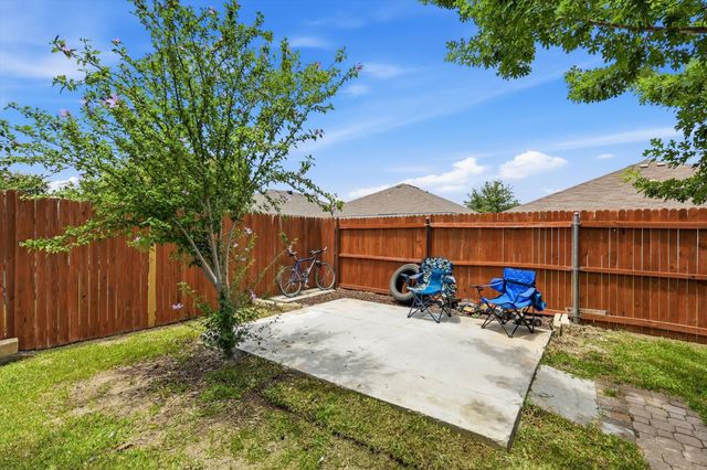 800 Poncho Lane, Fort Worth, TX 76052
