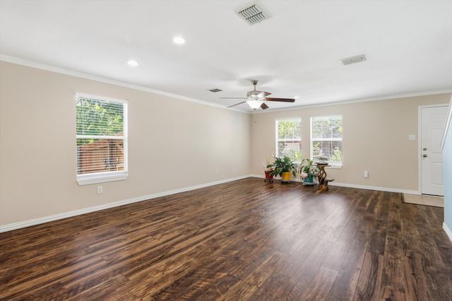 800 Poncho Lane, Fort Worth, TX 76052