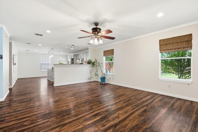 800 Poncho Lane, Fort Worth, TX 76052