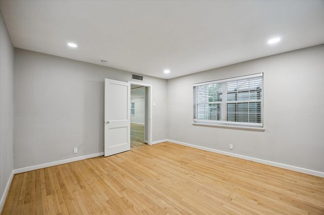 858 Azalea Street, Houston, TX 77018