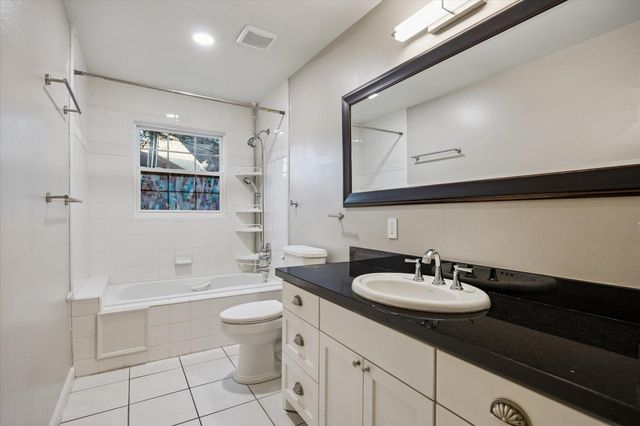 858 Azalea Street, Houston, TX 77018