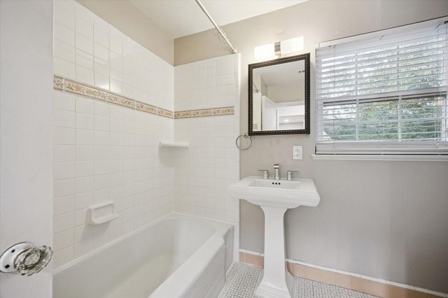 858 Azalea Street, Houston, TX 77018