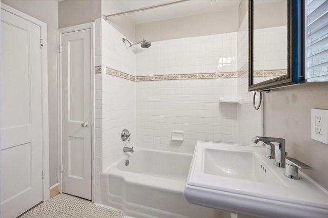 858 Azalea Street, Houston, TX 77018