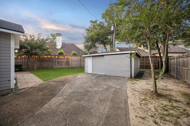 858 Azalea Street, Houston, TX 77018