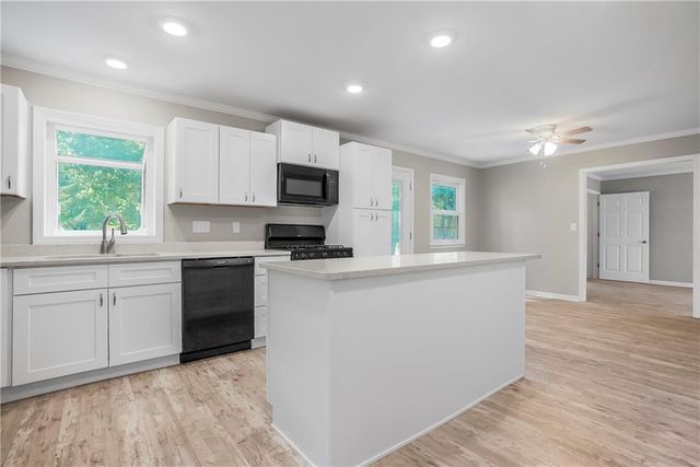 19110 S Sunray Drive, Spring Hill, KS 66083