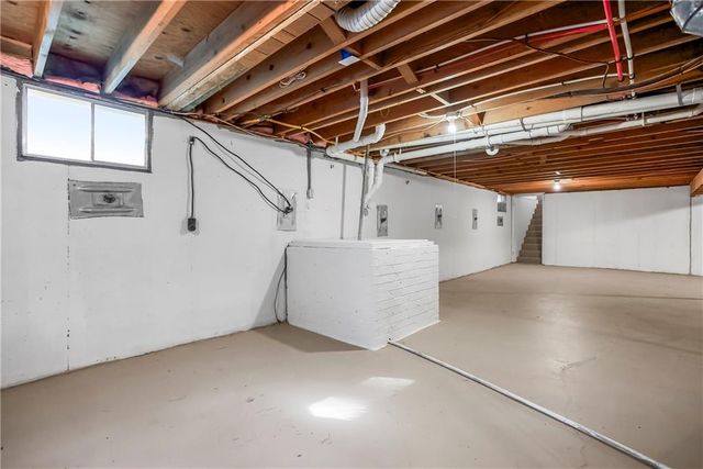 19110 S Sunray Drive, Spring Hill, KS 66083