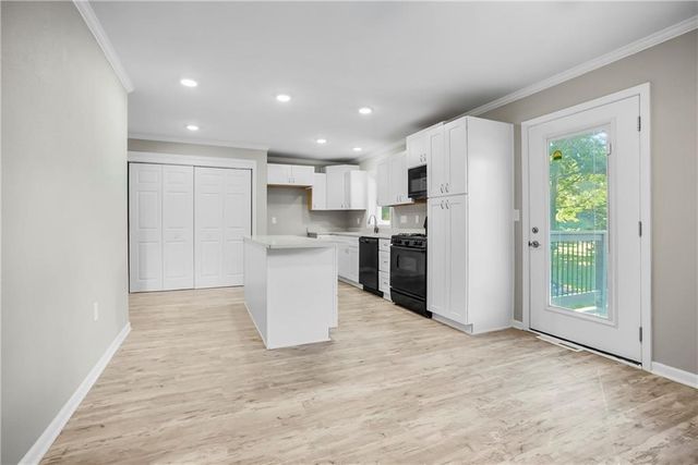 19110 S Sunray Drive, Spring Hill, KS 66083