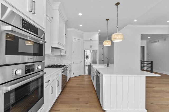 4041 Captains Circle, Lewis Center, OH 43035